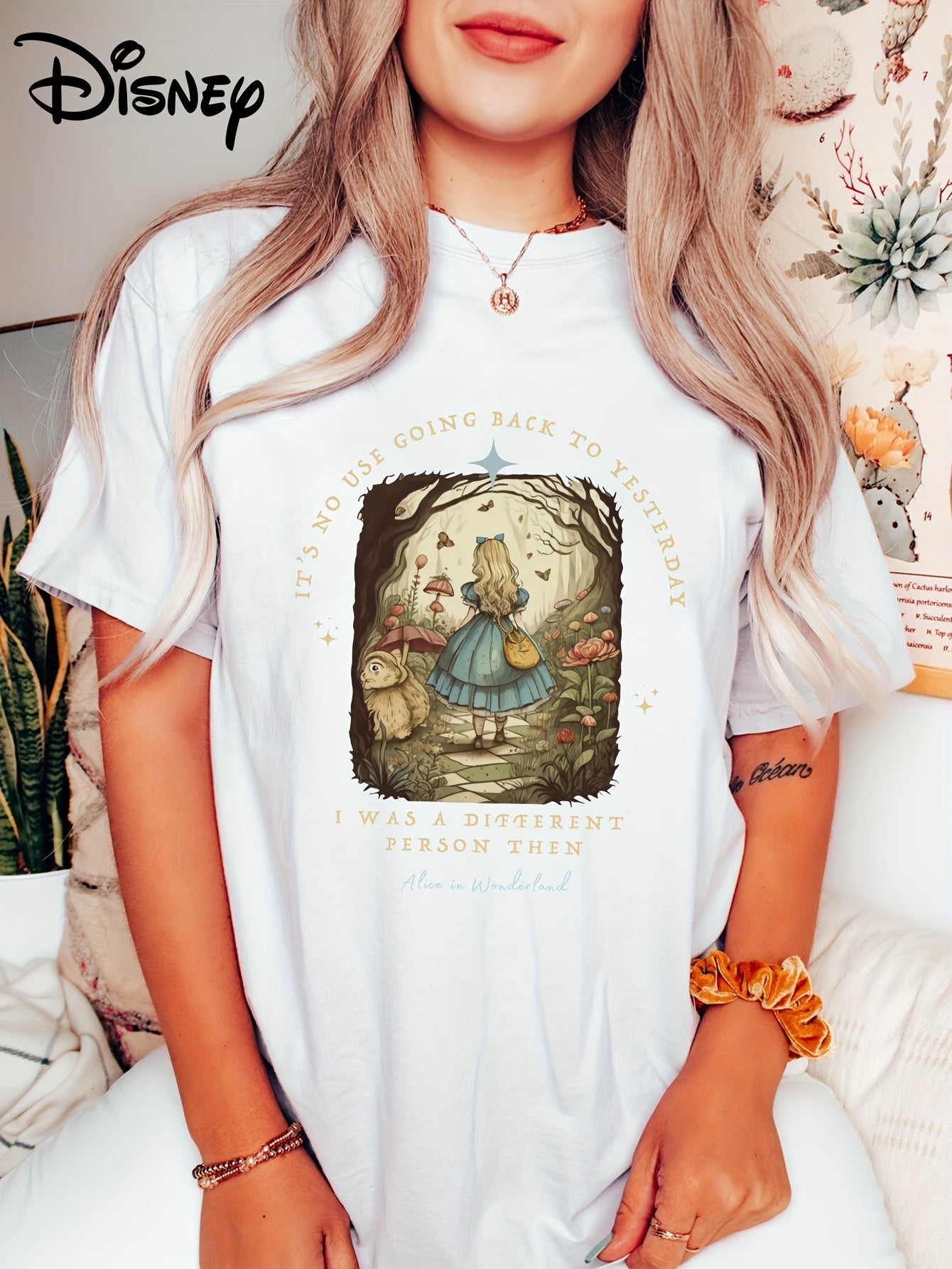 [Vintage Alice Tee] Vintage Lightweight Alice in Wonderland Graphic Tee | Casual Short-Sleeve Shirt with Storybook Design, Everyday Comfort, Machine Washable Polyester, Spring/Summer/Fall Wear