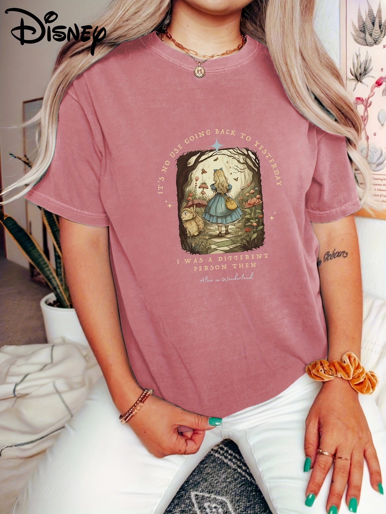 [Vintage Alice Tee] Vintage Lightweight Alice in Wonderland Graphic Tee | Casual Short-Sleeve Shirt with Storybook Design, Everyday Comfort, Machine Washable Polyester, Spring/Summer/Fall Wear